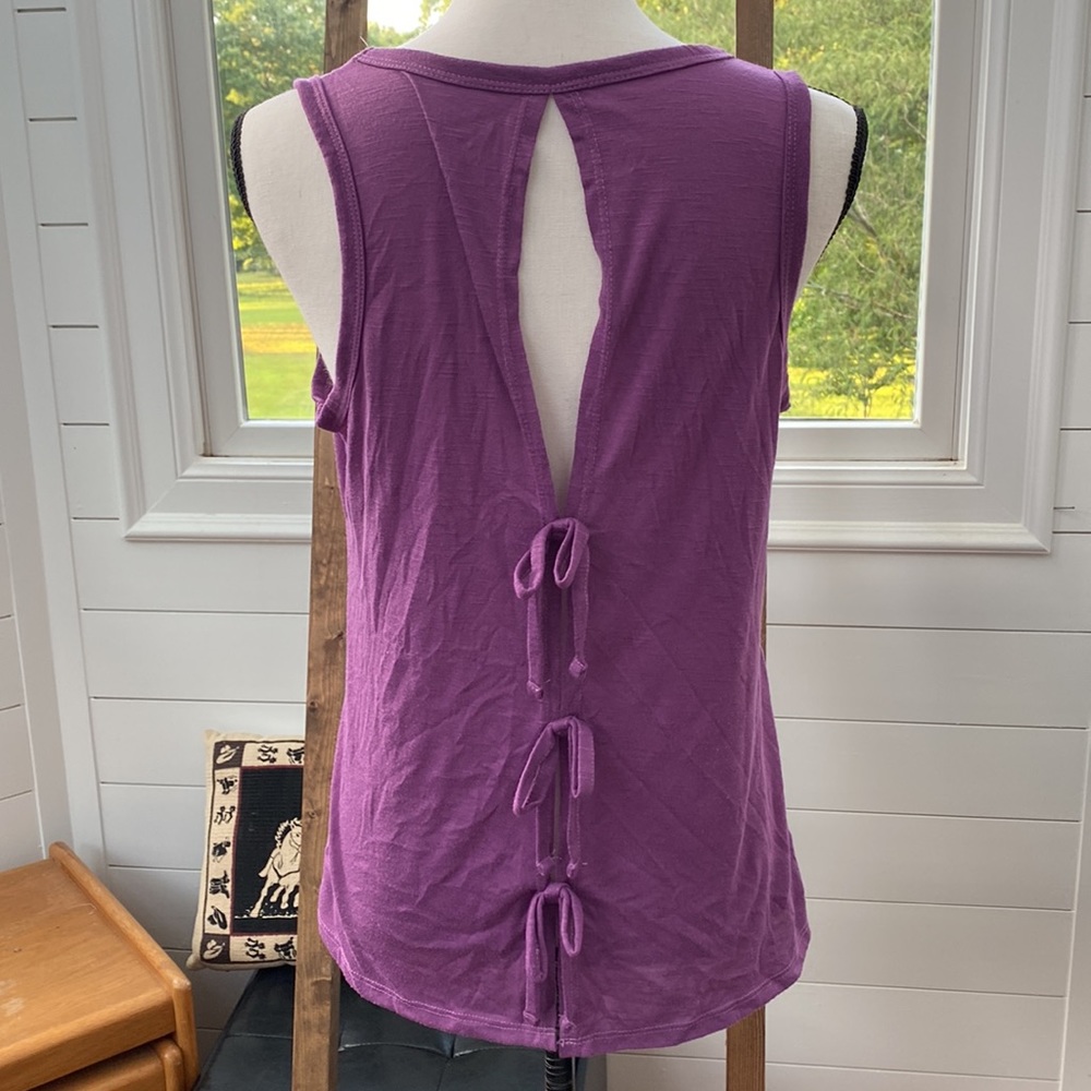 EUC Ellie 2 piece Tank W/tie back detail & Ellie Sports Bra